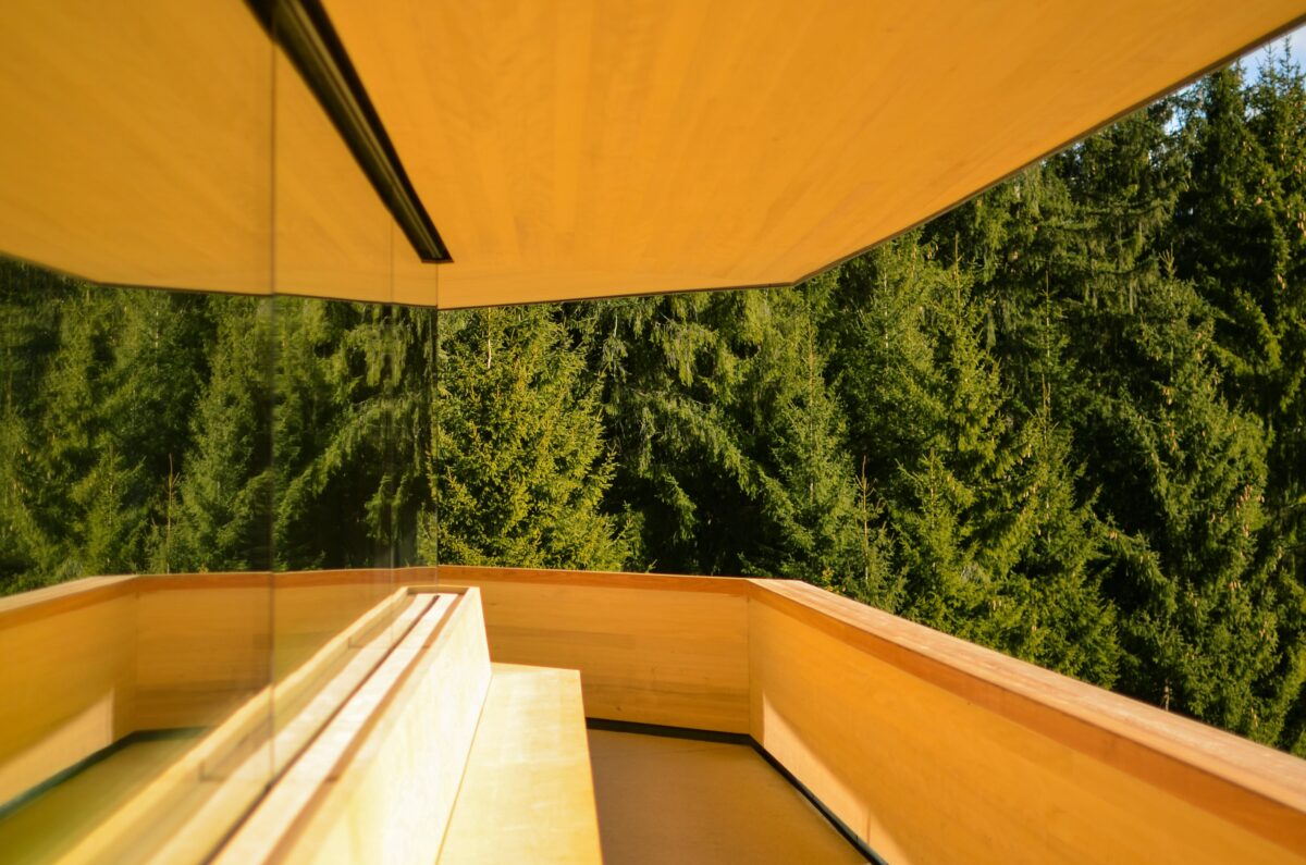 CLT ve Geleneksel Yapı Malzemeleri Karşılaştırması: Maliyet, Performans ve Sürdürülebilirliğe Derin Bir Bakış